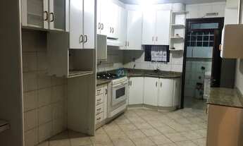 Imagem 7: Vendo Casa de 03 pavimentos semi-mobiliado, c/ 04 dormitórios c/ 01 suíte, vaga de garagem