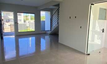 Imagem 2: Vendo casa sobrado com 02 suítes, 03 banheiros, pátio aos fundos, 02 vaga de garagem, em P