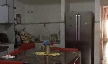 Imagem 2: Ótima localização ,Sobrado com 04 dormitórios ,04 banheiros 02 vagas, lavanderia . Bem p