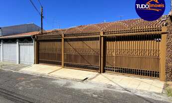 Imagem 3: CASA COM 3 QUARTOS, SUÍTE, VAGAS COBERTAS, COM IMÓVEIS NOS FUNDOS PARA RENDA EXTRA!