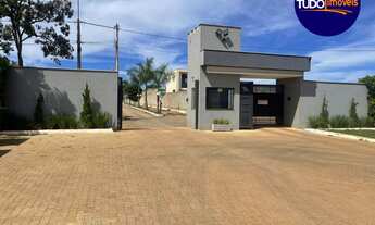 Imagem 1: Casa em condomínio de 2 quartos, suíte, ampla área externa, na rua da Igrejinha da Ponte A