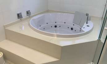 Imagem 6: Casa Duplex 449m2 SEMI NOVA - ALTO PADRÃO 4 Suítes A suíte master com closet e hidro, sala