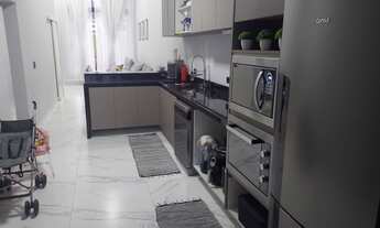 Imagem 4: Casa em Condomínio de Alto Padrão em Cotia-SP - 3 Quartos, 1 Suíte, 2 Salas, 3 Banheiros