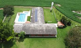 Imagem: 3 suítes com portas balcão para piscina