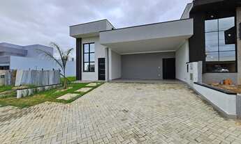 Imagem 2: Oportunidade única: Casa em condomínio de luxo com 3 quartos, 1 suíte, 2 salas e 4 vagas d