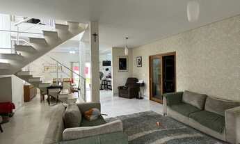 Imagem 7: Casa de luxo em condomínio: 3 quartos, 3 suítes, 3 salas, 4 banheiros, 2 vagas e 240m² em