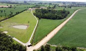 Imagem 6: Imperdível Propriedade à Venda em Quadra-SP: Sitio de Luxo na Zona Rural com 3 Quartos, 3