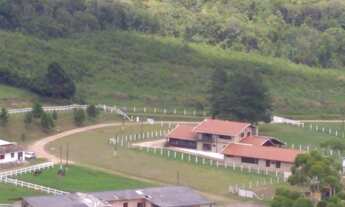 Imagem 3: Sítio 30 Alqueires, Rico em Água com Lago, Casa Sede 600m2, 8 Suítes, 48 Baias de Cavalos