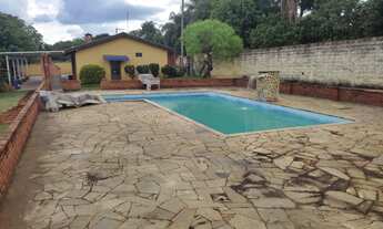 Imagem 2: Chácara 2455m2 no Condomínio Santa Mônica, Casa Sede com 200m2, 2 Dormitórios, 2 Suítes, Á