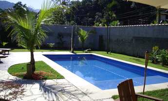 Imagem 2: Chácara 2.080m2, Casa Sede 305,17m2, 8 Suítes, Casa Caseiro, Depósito, Sauna, Piscina, Var