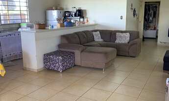 Imagem 4: Casa Térrea 180m2, 2 dormitórios, cozinha com sala integrada e banheiro. Em um terreno que