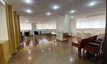 Imagem 5: Apto 160m² de área útil, contendo sala com armário e mesa, sacada, 05 quartos sendo 01 suí