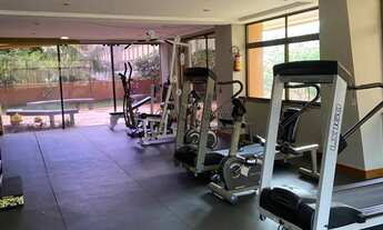 Imagem 6: Apto 160m² de área útil, contendo sala com armário e mesa, sacada, 05 quartos sendo 01 suí