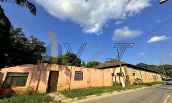 Imagem: Terreno com estacionamento à venda no Bairro