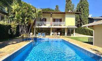 Imagem: Moderna casa em desnível à venda no Condomínio