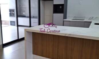 Imagem: Casa de alto padrão em condomínio exclusivo