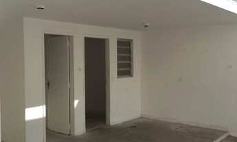 Imagem 5: Sobrado amplo com 224 m2 de área construída, próximo ao metrô, com três dormitórios e gara