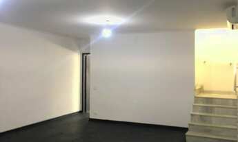 Imagem 2: Sobrado amplo com 224 m2 de área construída, próximo ao metrô, com três dormitórios e gara