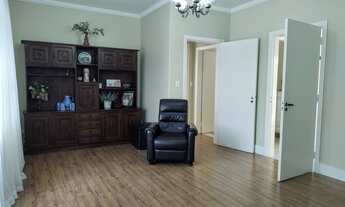 Imagem 2: Sobrado com quintal , cinco vagas de garagem e excelente distribuição interna