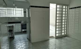 Imagem 4: Sobrado com quintal , cinco vagas de garagem e excelente distribuição interna