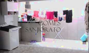 Imagem 2: Sobrado para venda no Jardim Aracy em Mauá - SP, com dois dormitórios, e duas vagas na gar