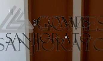 Imagem: Apartamento com 2 quartos, sala com sacada