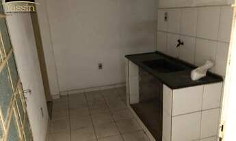 Imagem 6: Casa e um salão comercial para locação próximo à Avenida Coronel Escolástico