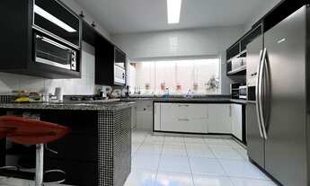 Imagem: BAIXOU!!! Excelente Casa Térrea localizada