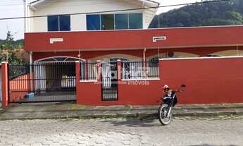 Imagem: ! CDATA Casa Localizada no Centro de Penha