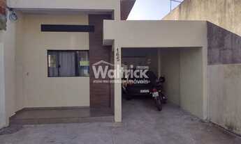 Imagem: ! CDATA Casa Com 07 Quitinetes e 01Sala