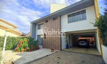 Imagem: ! CDATA Casa Mobiliada Localizada no Bairro