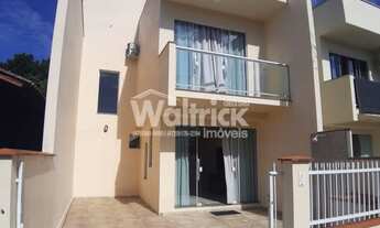 Imagem 2: ![CDATA[Sobrado Localizada no Bairro de Armação.]]