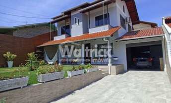 Imagem: ! CDATA Excelente Casa Localizada no Bairro