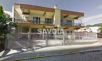 Imagem: ! CDATA Sobrado com 3 apartamentos no Centro