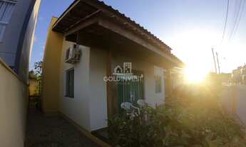 Imagem: ! CDATA Casa com 2 dormitórios próximo