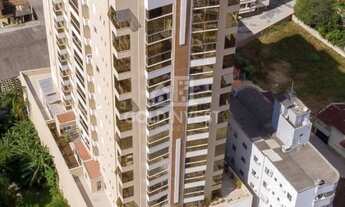 Imagem 2: ![CDATA[Apartamento semi mobiliado 2 suítes com terraço no Centro]]