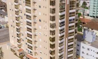 Imagem 4: ![CDATA[Apartamento semi mobiliado 2 suítes com terraço no Centro]]