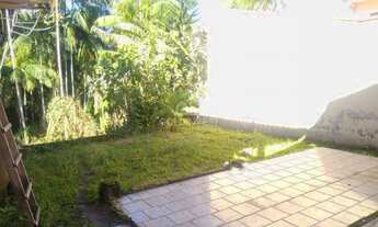 Imagem 4: ![CDATA[Casa no Centro da Guabiruba próximo ao clube guabirubense.]]