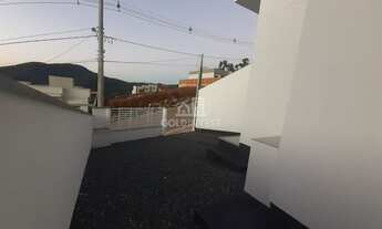 Imagem 7: Casa com passagem lateral 2(dois) quartos sendo uma Suíte e amplo terreno nos fundos