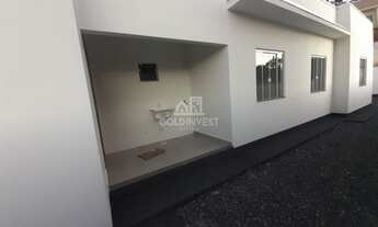 Imagem 4: Casa com passagem lateral 2(dois) quartos sendo uma Suíte e amplo terreno nos fundos