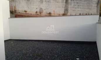 Imagem 6: Casa com passagem lateral 2(dois) quartos sendo uma Suíte e amplo terreno nos fundos