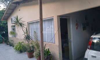 Imagem 2: ![CDATA[Casa com amplo terreno no bairro Limoeiro - Itajaí]]