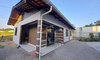 Imagem 2: ![CDATA[Casa com 3 dormitórios no bairro Campeche em Itajaí]]