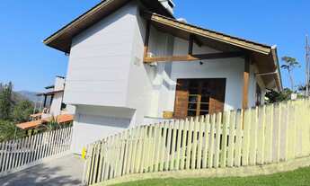 Imagem: ! CDATA Casa semi-mobiliada, com 3 quartos