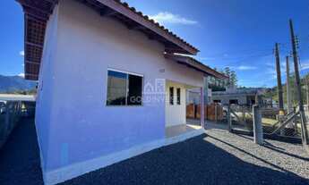 Imagem 4: ![CDATA[Casa em Guabiruba 2 quartos a 5 minutos Centro de Guabiruba]]