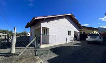 Imagem 7: ![CDATA[Casa em Guabiruba 2 quartos a 5 minutos Centro de Guabiruba]]