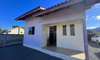 Imagem 2: ![CDATA[Casa em Guabiruba 2 quartos a 5 minutos Centro de Guabiruba]]