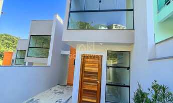 Imagem: ! CDATA Sobrado com passagem lateral com