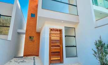 Imagem 2: ![CDATA[Sobrado com passagem lateral com espaço para área de festa em Águas Claras]]