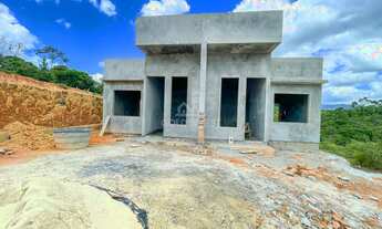 Imagem: ! CDATA Casa com 3 quartos com passagem